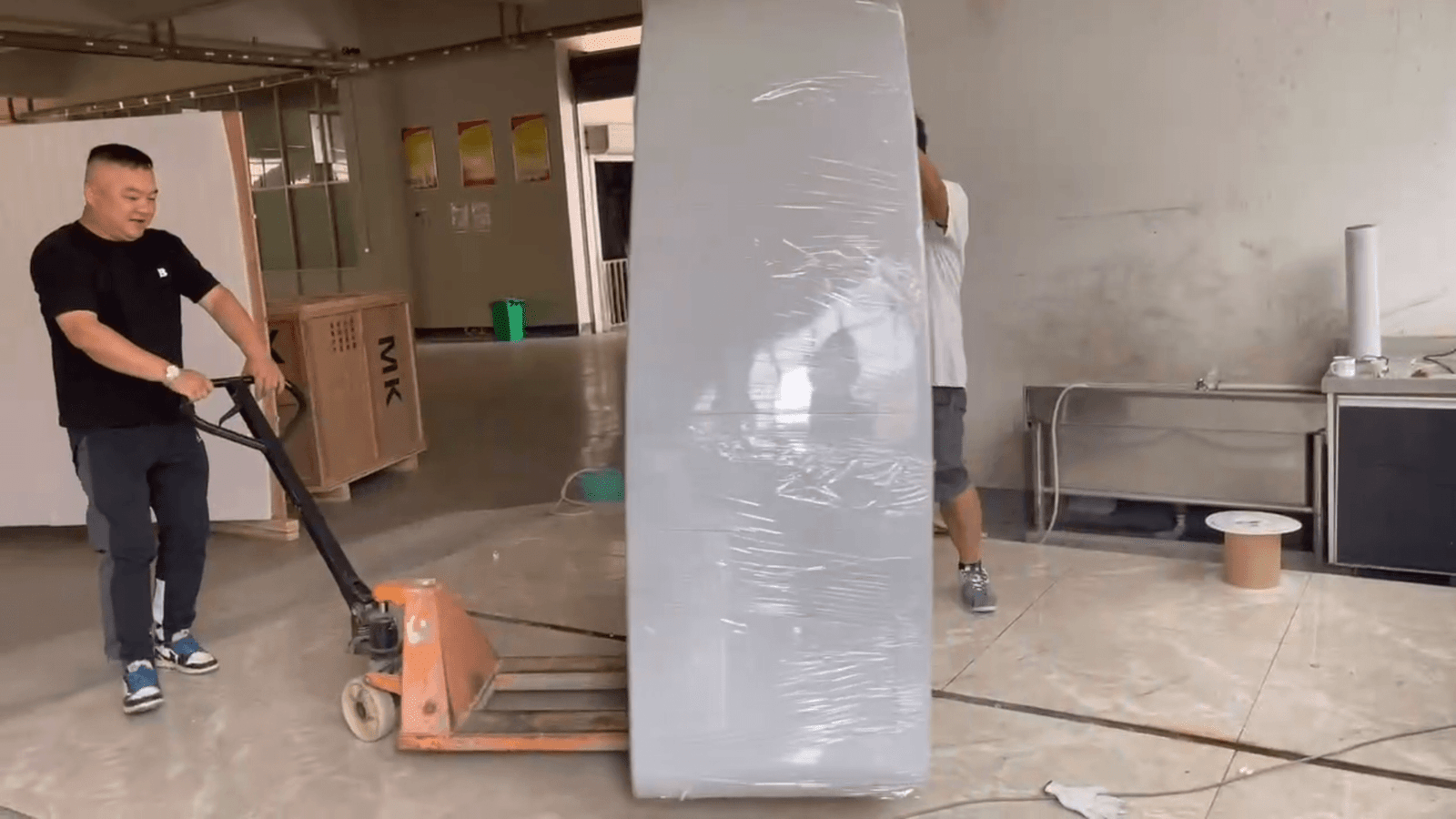 Monkon colon hydrotherapy device To Europe