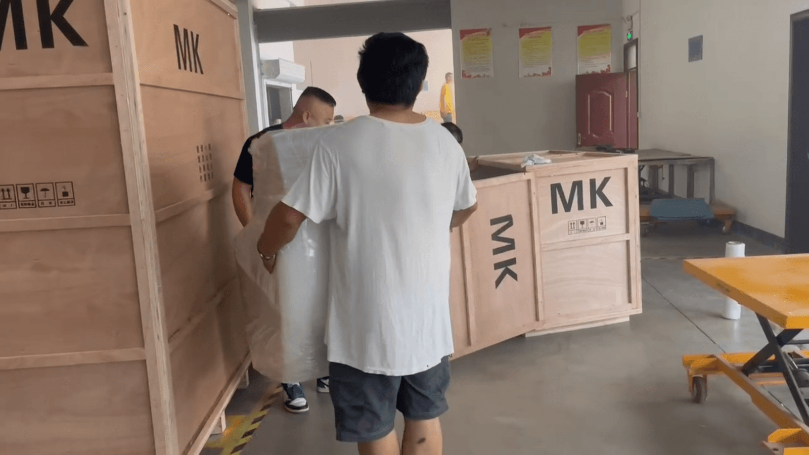 Monkon colon hydrotherapy device To Europe